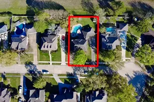 1209 Twin Oaks St, Friendswood, TX 77546 - Photo 4