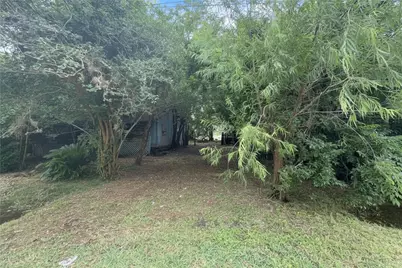 8937 Spruce Street, Hitchcock, TX 77563 - Photo 2
