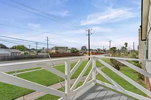 7302 Jones Dr, Galveston, TX 77551 - Photo 24