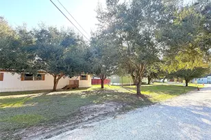 906 E Calhoun St, El Campo, TX 77437 - Photo 12