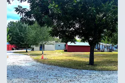 906 E Calhoun Street, El Campo, TX 77437 - Photo 2