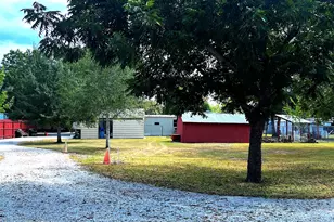 906 E Calhoun St, El Campo, TX 77437 - Photo 2