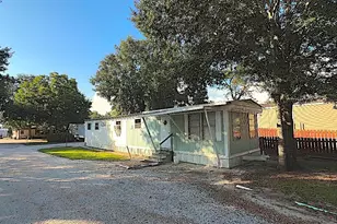 906 E Calhoun St, El Campo, TX 77437 - Photo 10