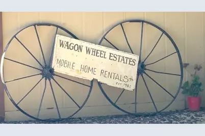 906 E Calhoun Street, El Campo, TX 77437 - Photo 1