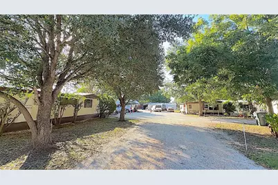 906 E Calhoun Street, El Campo, TX 77437 - Photo 8