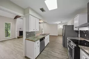 1926 Maple Lakes Dr, Houston, TX 77339 - Photo 16