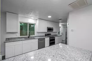 5006 Village Springs Dr, Houston, TX 77339 - Photo 26