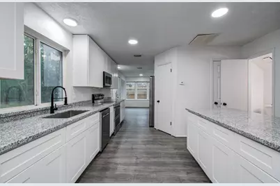 5006 Village Springs Drive, Houston, TX 77339 - Photo 18