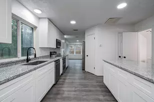 5006 Village Springs Dr, Houston, TX 77339 - Photo 18