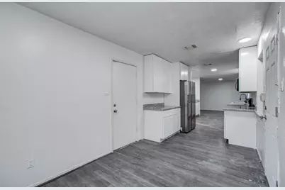 5006 Village Springs Drive, Houston, TX 77339 - Photo 28