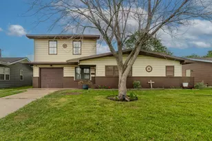 711 S 6th St, Nederland, TX 77627 - Photo 1