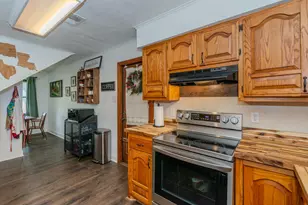 711 S 6th St, Nederland, TX 77627 - Photo 12