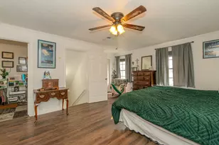 711 S 6th St, Nederland, TX 77627 - Photo 16