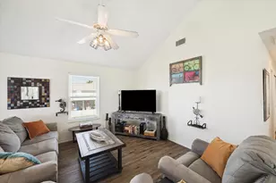 4003 Reeves Dr, Galveston, TX 77554 - Photo 6