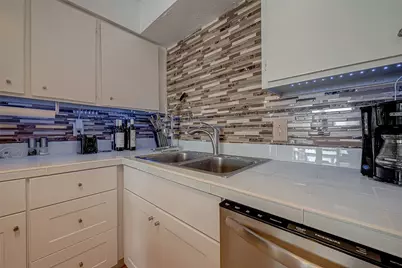 12042 Mighty Oak Drive #B, Houston, TX 77066 - Photo 12