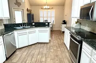 7005 Vineyard Dr, Corpus Christi, TX 78414 - Photo 2