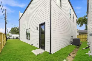7907 Earhart St, Houston, TX 77028 - Photo 2