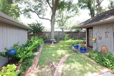 7918 Fairdale Lane, Houston, TX 77063 - Photo 20
