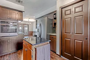 2310 Brooktree Dr, Houston, TX 77008 - Photo 12