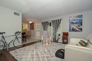 5230 Arboles Dr, Houston, TX 77035 - Photo 8