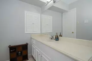 5230 Arboles Dr, Houston, TX 77035 - Photo 16