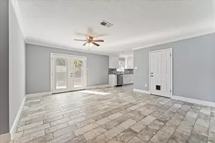 215 Hillcrest Dr, Conroe, TX 77303 - Photo 6