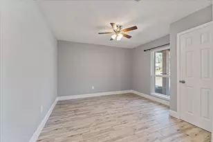 215 Hillcrest Dr, Conroe, TX 77303 - Photo 4