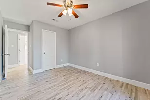 215 Hillcrest Dr, Conroe, TX 77303 - Photo 16