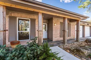 215 Hillcrest Dr, Conroe, TX 77303 - Photo 2