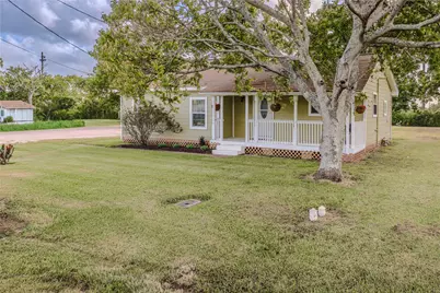 910 Brockman Street, Clute, TX 77531 - Photo 1