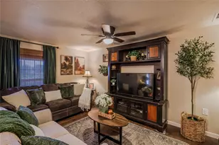 910 Brockman St, Clute, TX 77531 - Photo 10