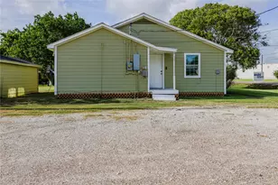 910 Brockman St, Clute, TX 77531 - Photo 6