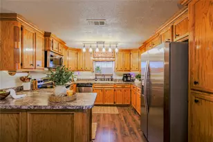 910 Brockman St, Clute, TX 77531 - Photo 16