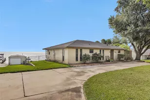 690 Highcrest Dr, Point Blank, TX 77364 - Photo 4