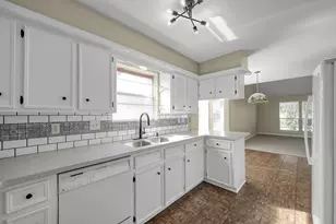 6614 Vialinda Dr, Houston, TX 77083 - Photo 14