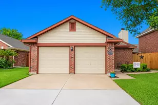11655 Gullwood Dr, Houston, TX 77089 - Photo 2