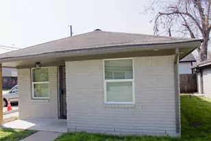 1323 E 32nd 1/2 St, Houston, TX 77022 - Photo 2