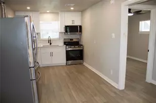 1323 E 32nd 1/2 St, Houston, TX 77022 - Photo 4