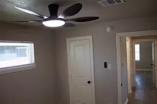 1323 E 32nd 1/2 St, Houston, TX 77022 - Photo 12