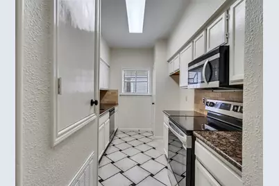 4001 Tanglewilde Street #605, Houston, TX 77063 - Photo 10