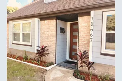 10667 Hazelhurst Drive E, Houston, TX 77043 - Photo 2