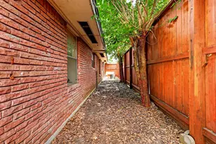 1007 W 30th St, Houston, TX 77018 - Photo 32