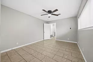 539 Edgebrook Dr, Houston, TX 77034 - Photo 16