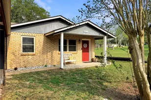 821 S Mill St, Flatonia, TX 78941 - Photo 1