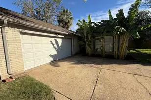 15311 Oak Terrace Dr, Houston, TX 77082 - Photo 2