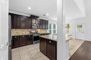 219 Myrtle Dr, Baytown, TX 77520 - Photo 12