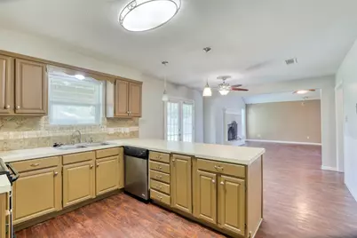 607 Rosewood Drive, Victoria, TX 77901 - Photo 14