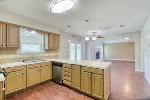 607 Rosewood Dr, Victoria, TX 77901 - Photo 14