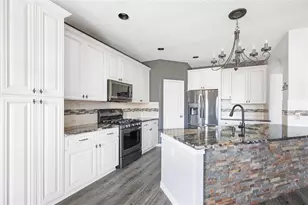 8214 Mandalay Bay Dr, Baytown, TX 77523 - Photo 6