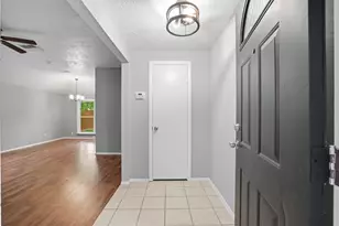 614 Leicester Ln, Houston, TX 77034 - Photo 4